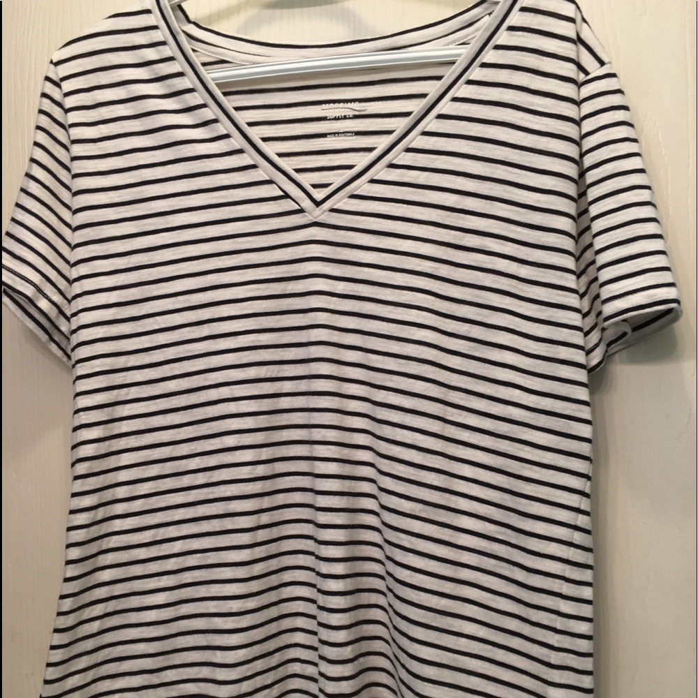 NEW black and white short sleeve tee XL